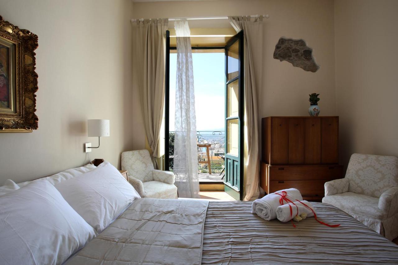 Greek Theater - Sea View Apartment Таорміна Екстер'єр фото